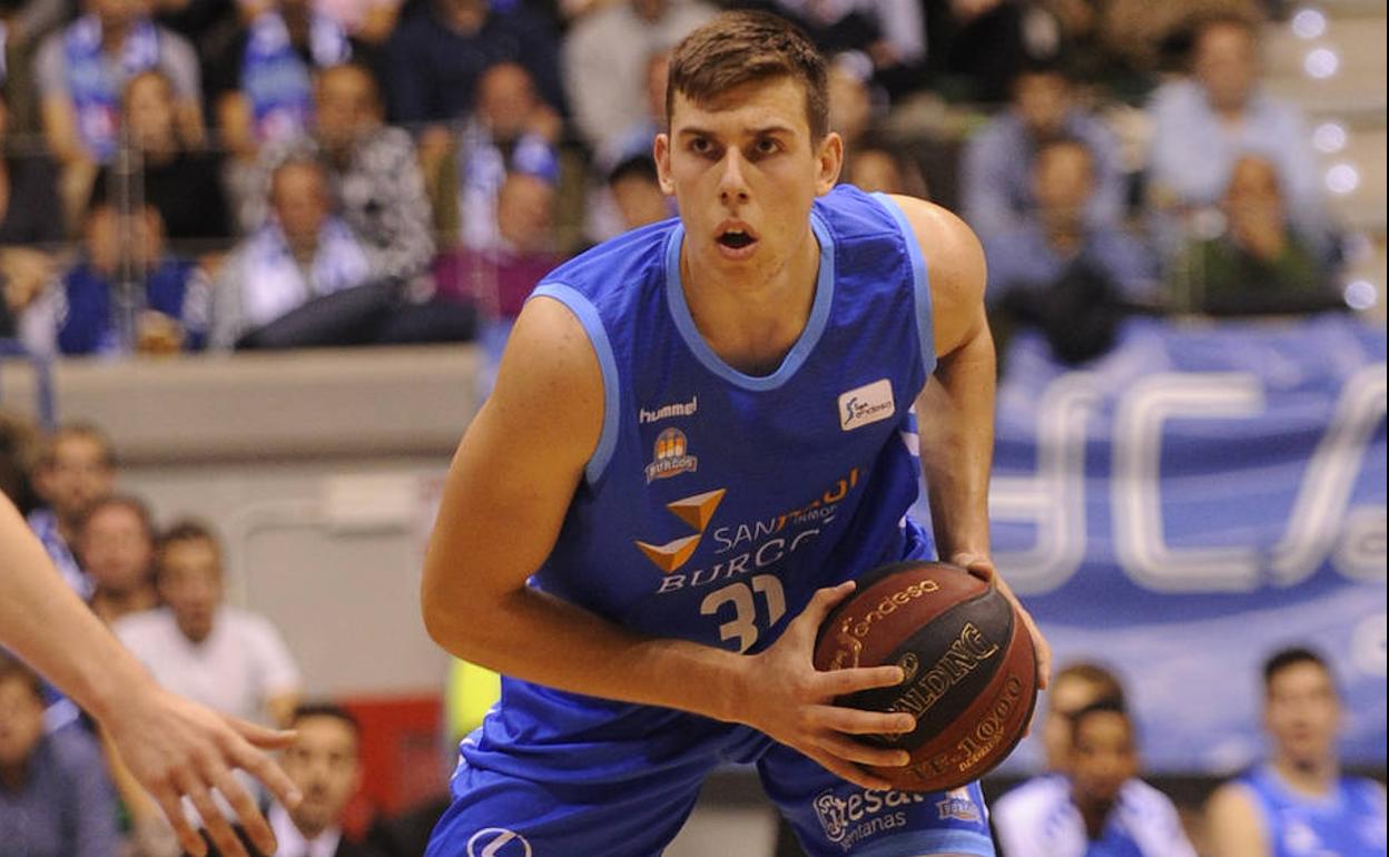 Vlatko Cancar con la camiseta del San Pablo Burgos.