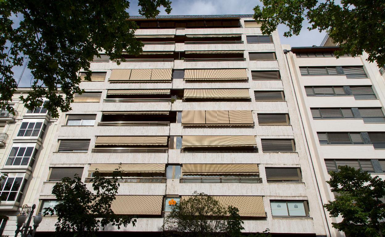 Edificio de la Acera de Recoletos (Valladolid) donde el presidente de la Junta tiene una residencia. 