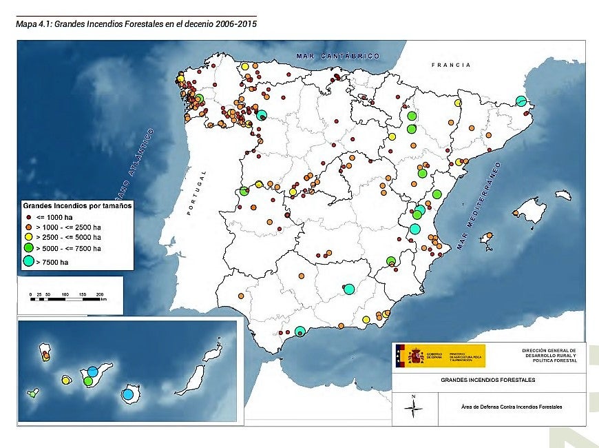 Mapa con los grandes incendios sufridos en España en el período 2006-2015. 