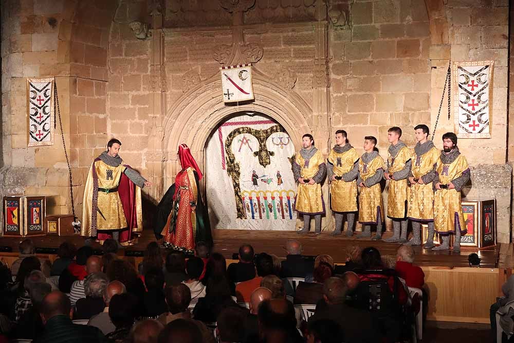 La lluvia no impidió que se celebrase la vigésimo octava edición de los Siete Infantes de Lara. Hoy y mañana tendrán lugar el segundo y tercer pase a partir de las 10 de la nocha 