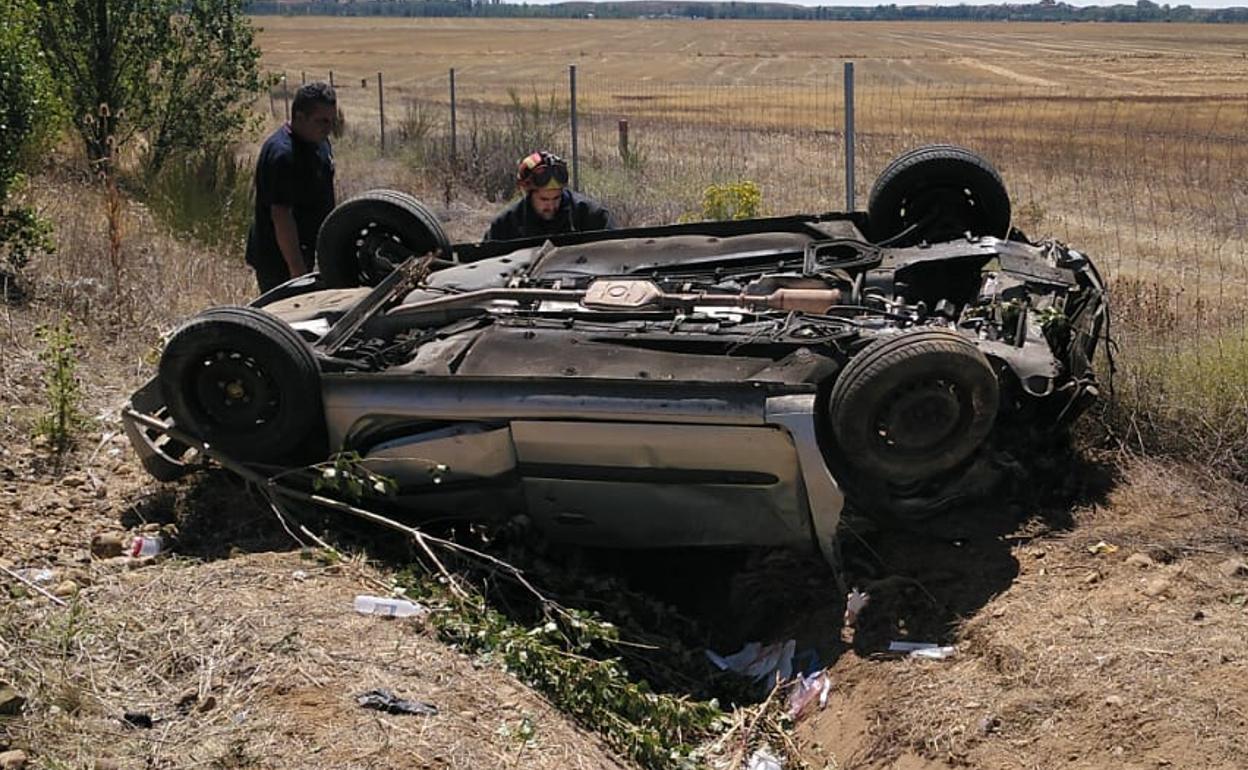 Accidente de tráfico en la A-67, en Osorno (Palencia), en el que tres personas resultaron heridas