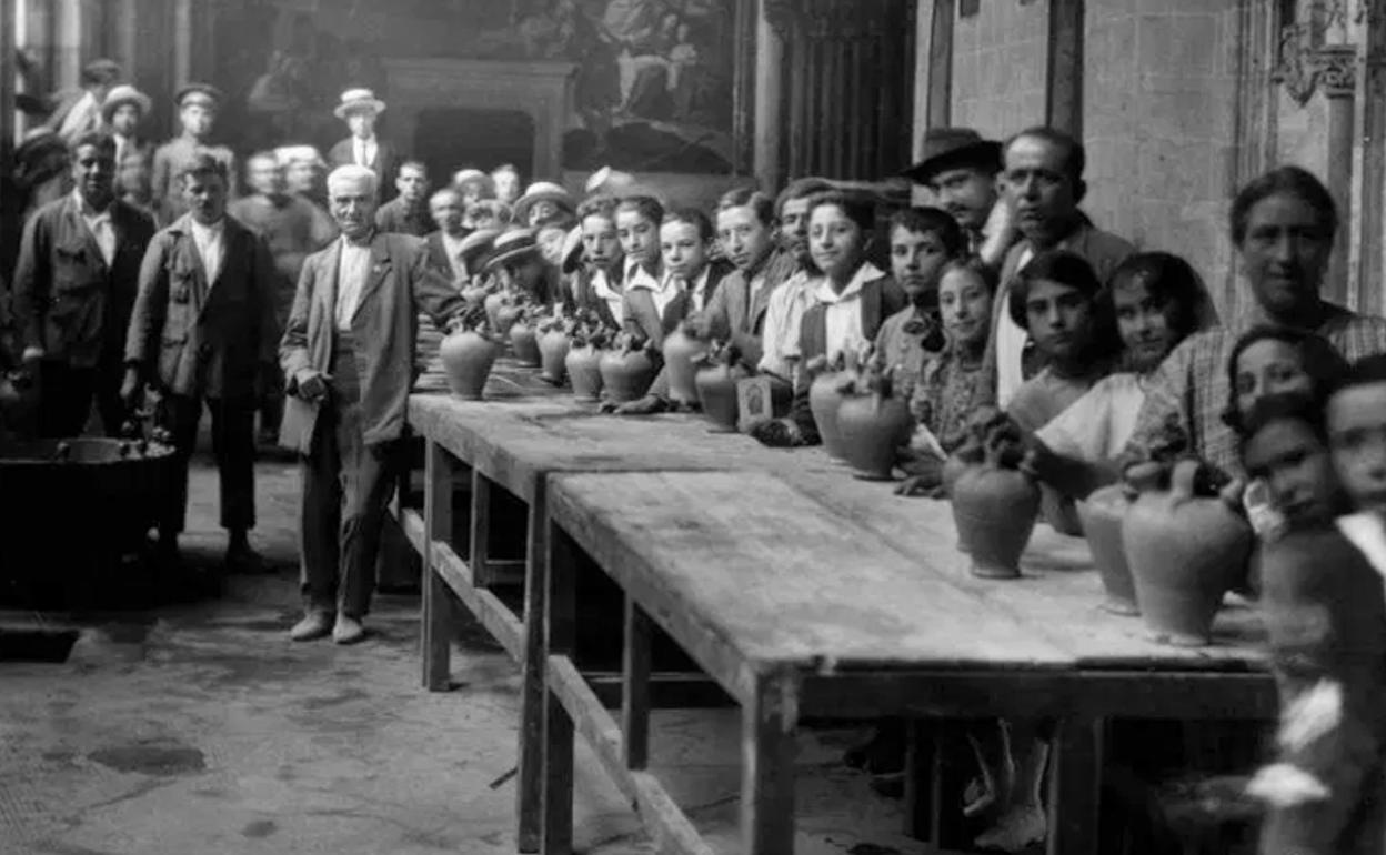 Botijos en la catedral de Toledo (Archivo Histórico Provincial, fondo Rodríguez). 