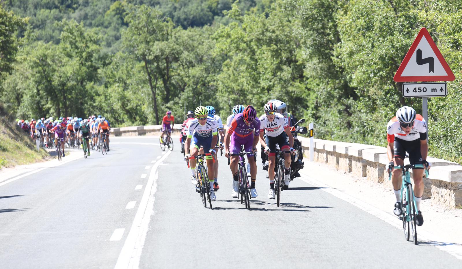 Disputa de corredores en la tercera etapa