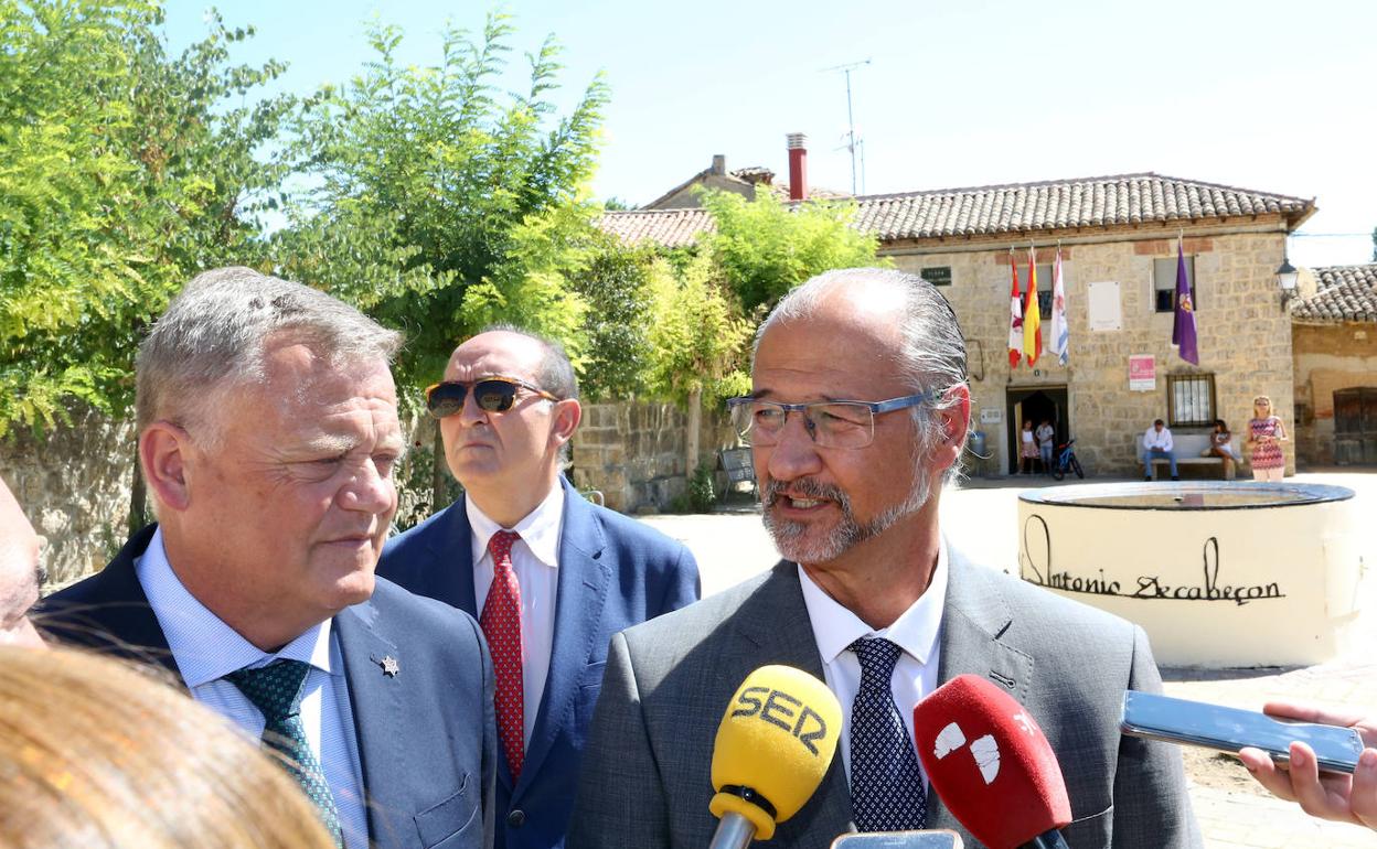 Luis Fuentes (derecha), en Castrillo Mota de Judíos.