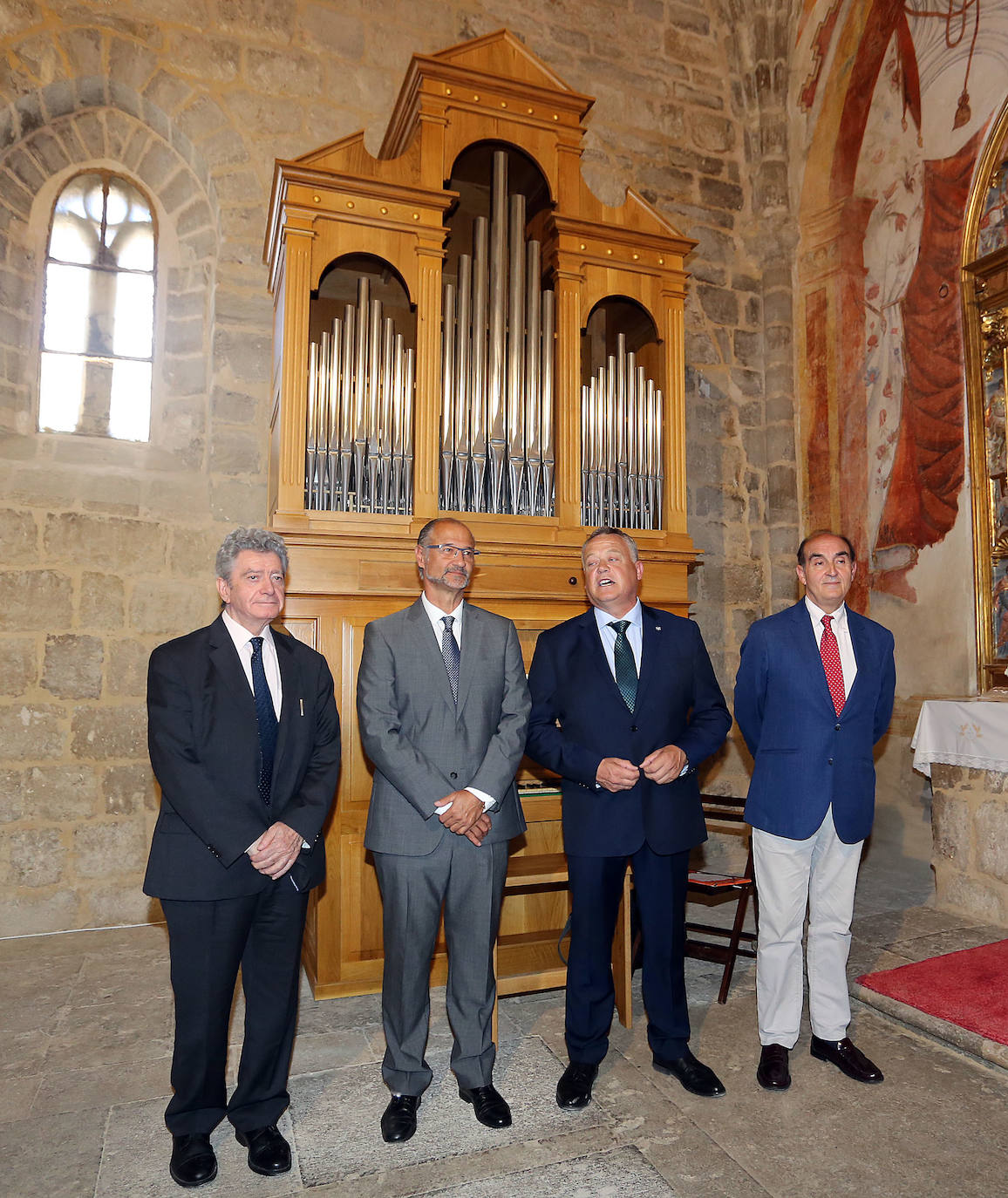 Castrillo Mota de Judios homenajeará al músico del siglo XVI Antonio de Cabezón como «hijo más ilustre de la localidad» con ciclos y cursos de órgano en la iglesia de San Esteban, donde hoy se ha inaugurado un órgano de nueva construcción, ha afirmado el alcalde de Castrillo y vicepresidente de la Diputación de Burgos, Lorenzo Rodríguez.