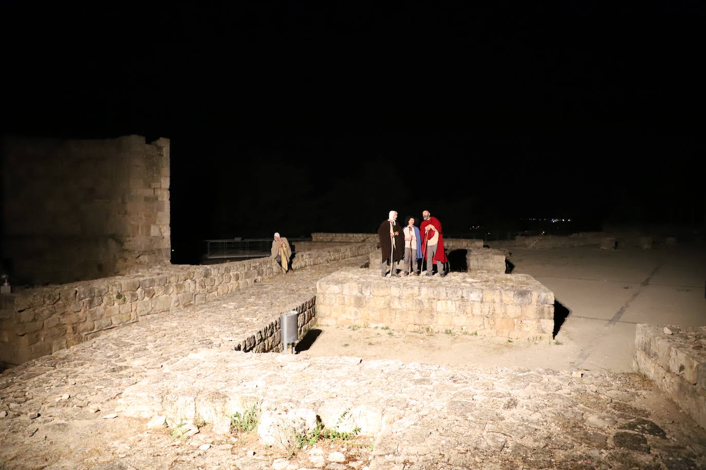 Bambalúa Teatro representa Patrimonios Témpora 2.0, una obra protagonizada por los tres bienes Patrimonio de la Humanidad de Burgos, la Catedral, los Yacimientos de la Sierra de Atapuerca y el Camino de Santiago