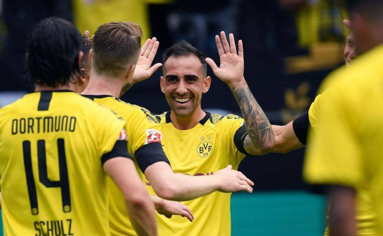 Paco Alcácer, celebrando uno de sus goles.