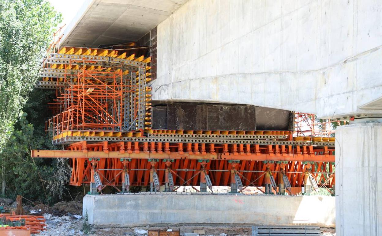 Las obras en el viaducto de Frandovínez aún no han concluido. 