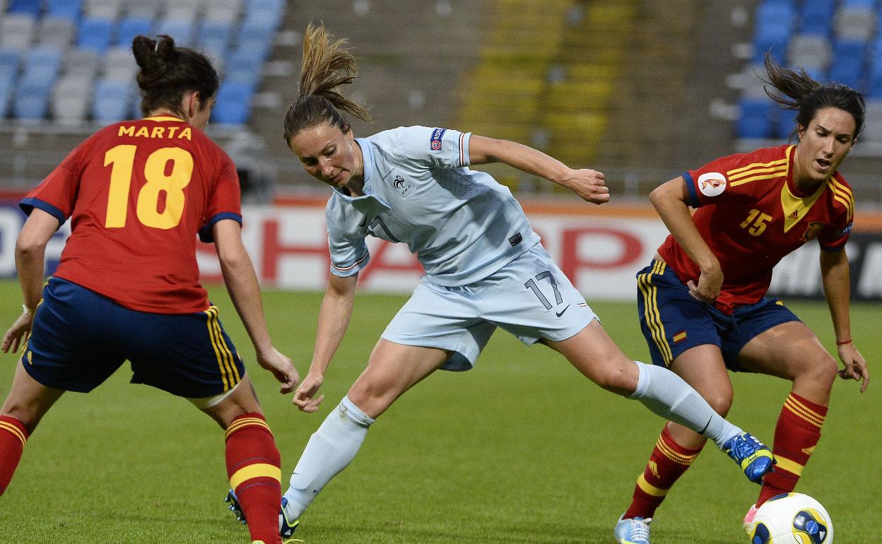 Marta Torrejón (i) y Silvia Meseguer (d) durante su etapa con la selección.