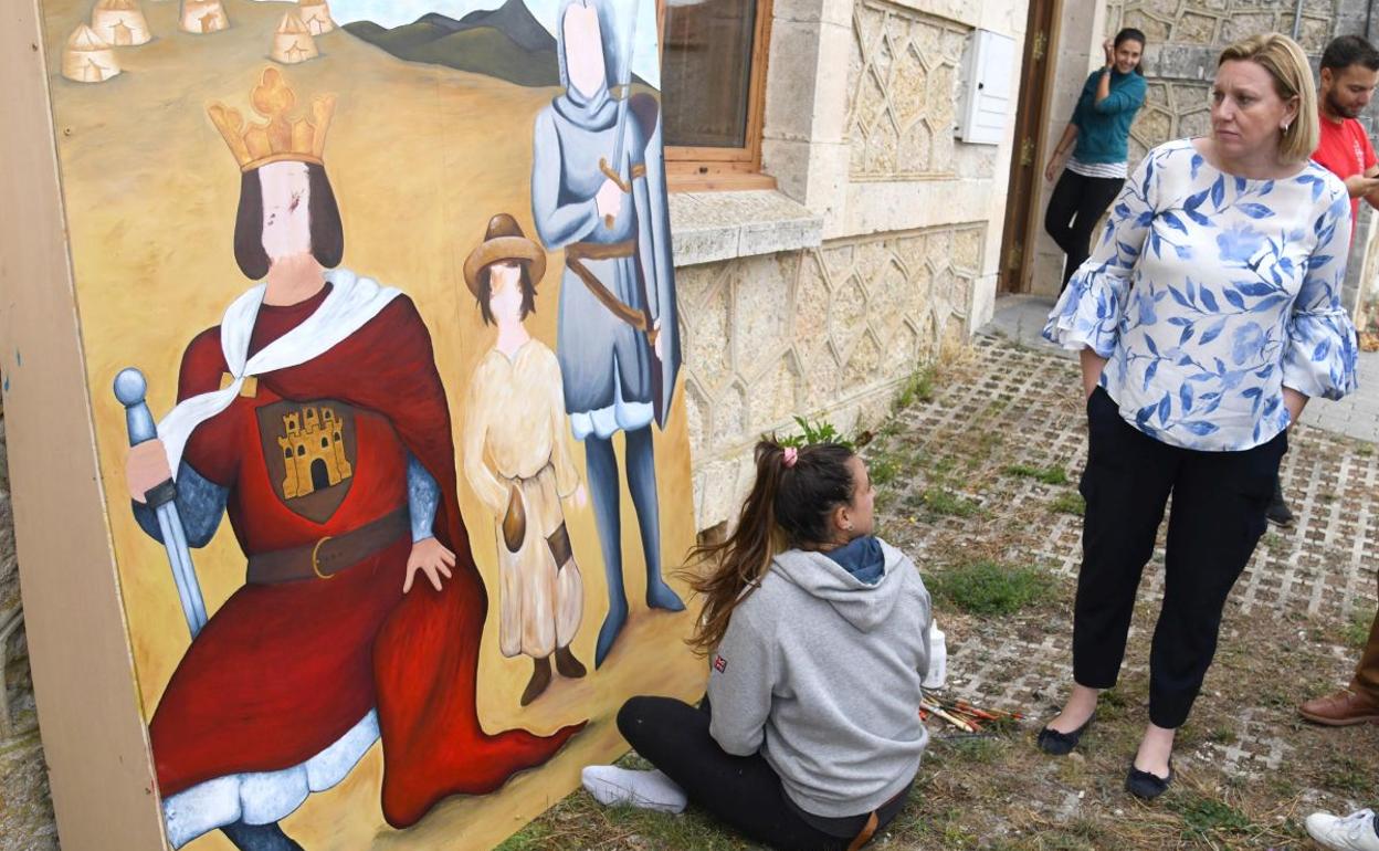 a consejera de Familia e Igualdad de Oportunidades, Isabel Blanco (D), visita el Campo de Trabajo de Atapuerca. 