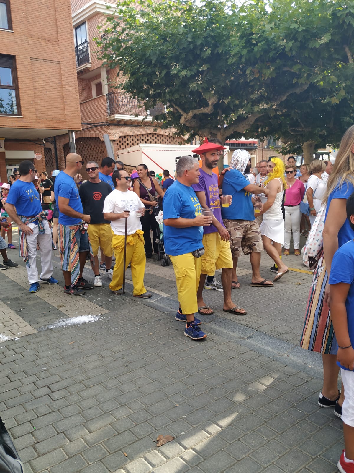 Desfile de carrozas en Melgar