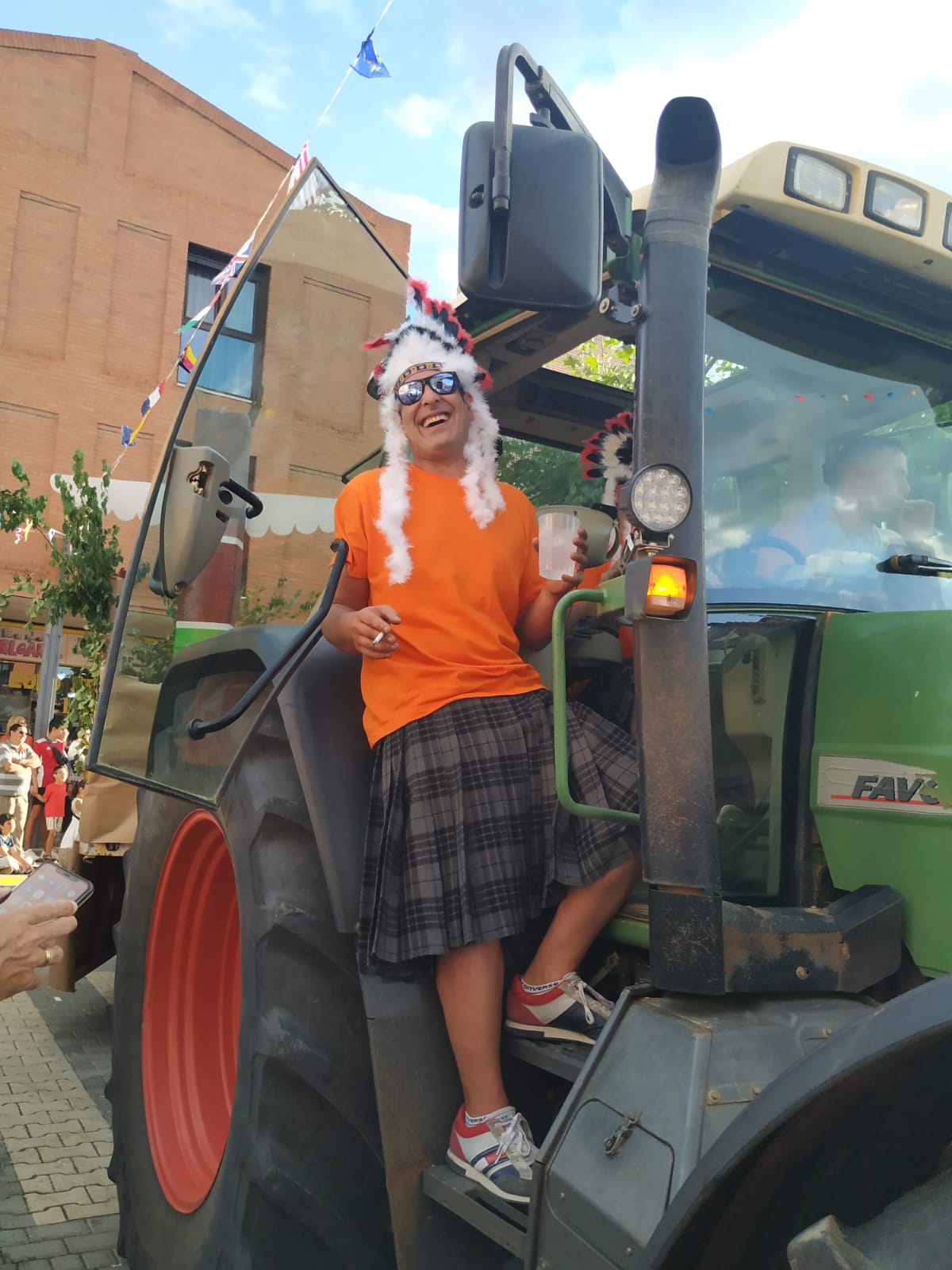 Desfile de carrozas en Melgar