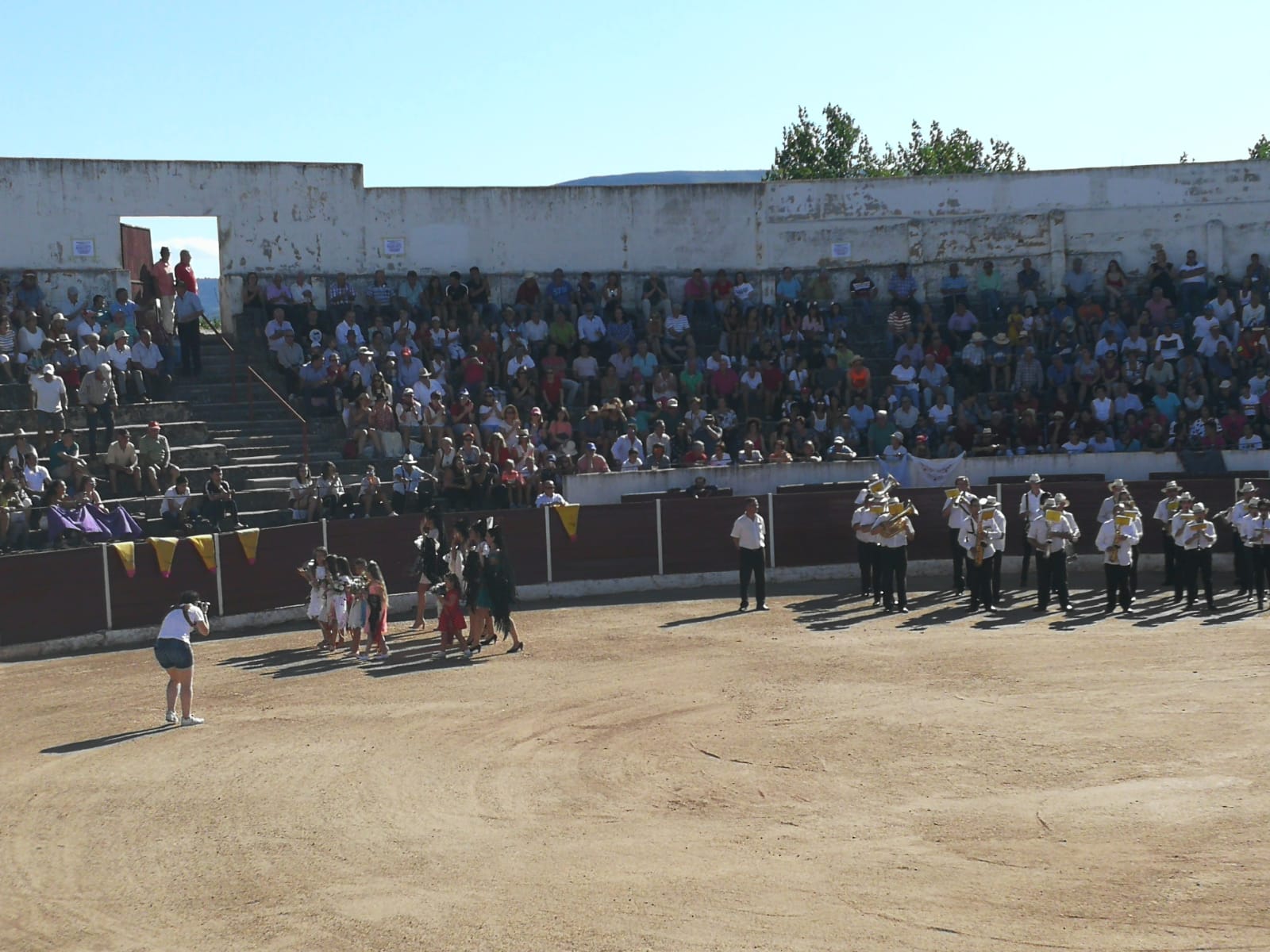 Desfile de carrozas en las fiestas de Salas de los Infantes