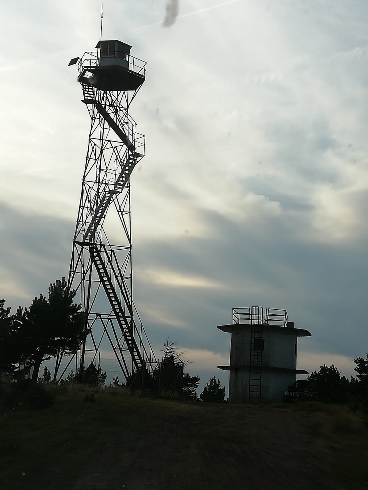 El CSIF solicita mejores mas de localización, portofonos para las comunicaciónes, prismáticos de mejores calidades, baños químicos, taquillas y un mantenimiento adecuado de las instalaciones de las torretas