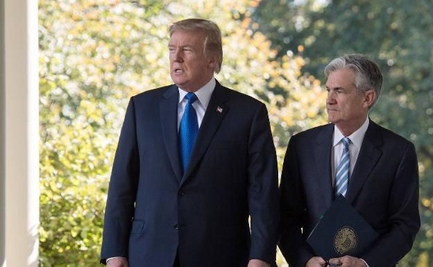 El presidente de EE UU, Donald Trump (izquierda), junto al presidente de la Reserva Federal, Jerome Powell. 