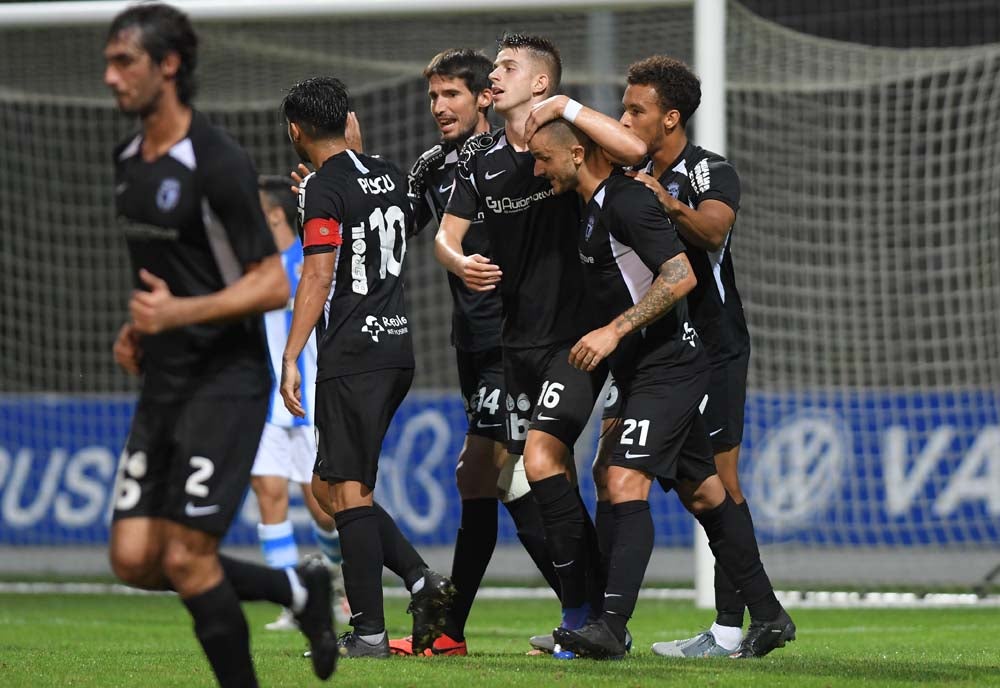 Los jugadores agradecen el apoyo de los aficionados blanquinegros