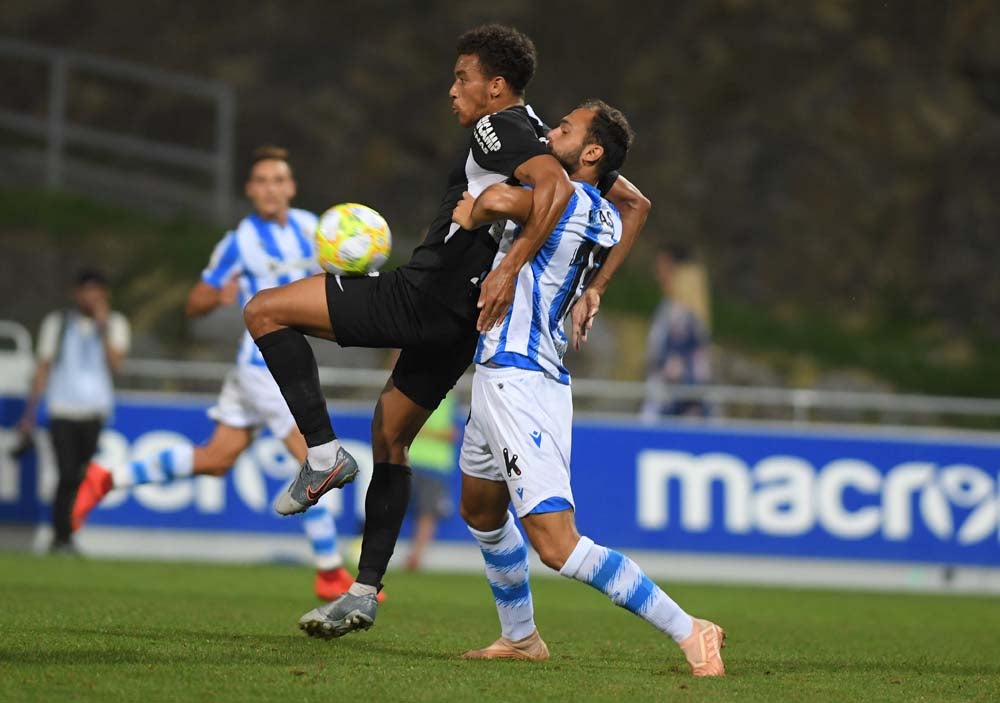 Los jugadores agradecen el apoyo de los aficionados blanquinegros