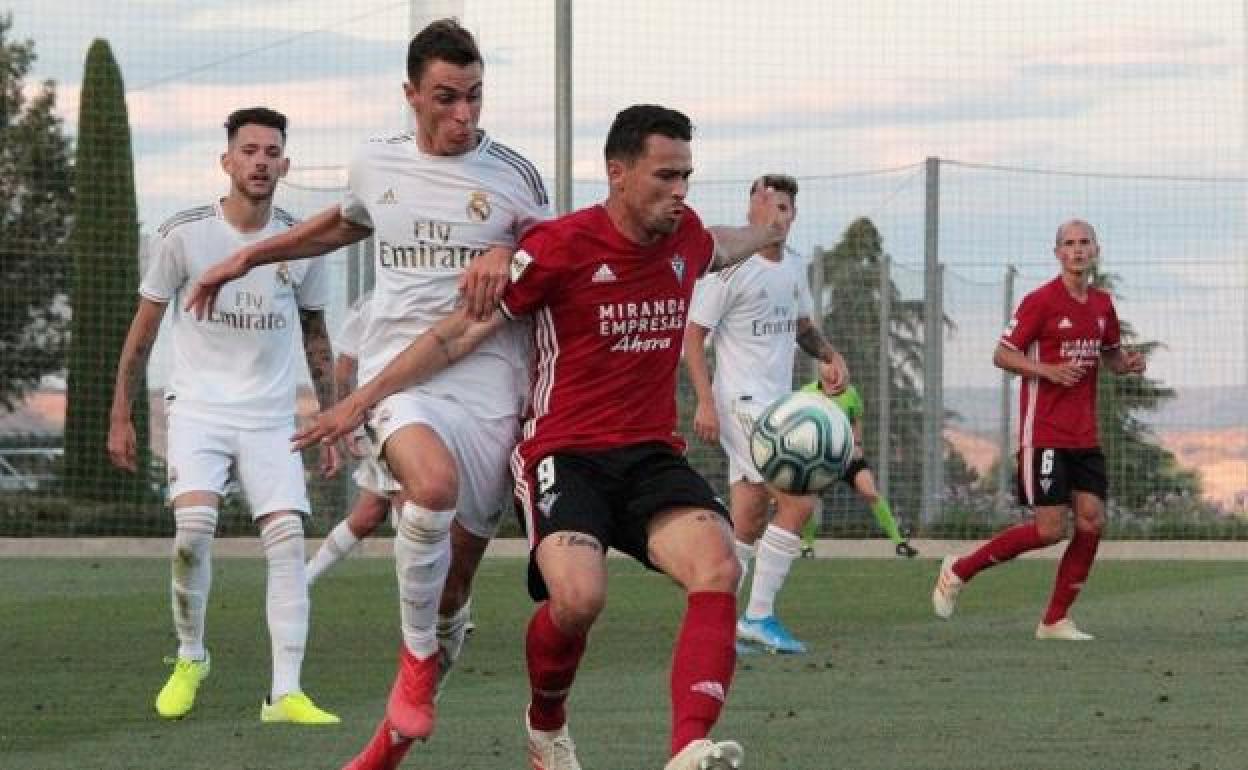 Partido amistoso de pretemporada del Mirandés ante el Real Madrid Castilla