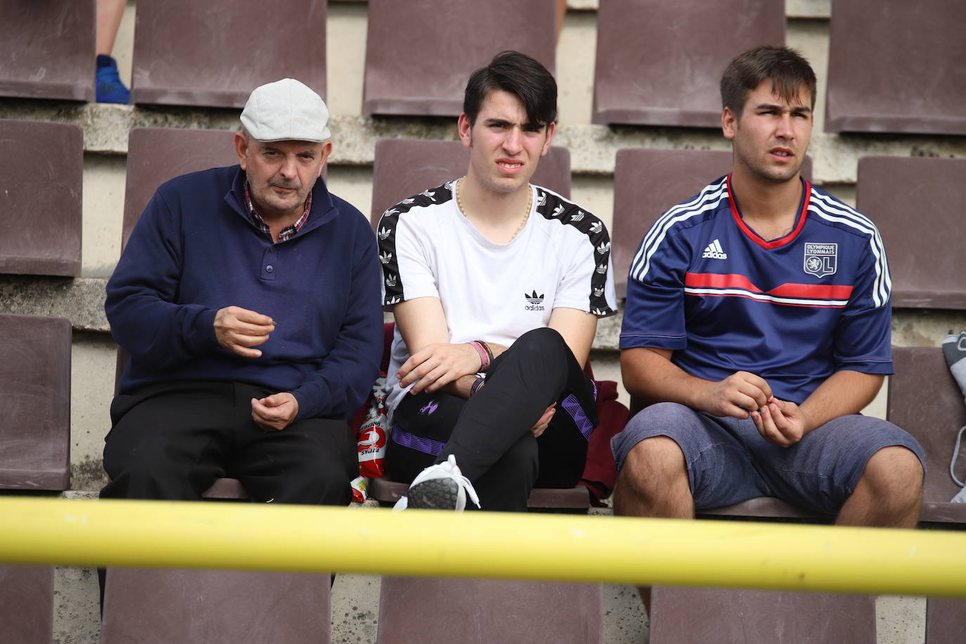 El estadio municipal de El Plantío ha acogido esta tarde el partido de liga entre el Burgos CF y el Deportivo Alavés B 