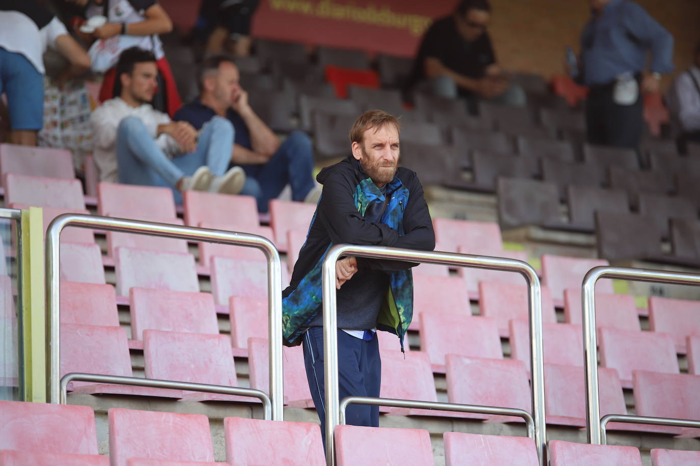 El estadio municipal de El Plantío ha acogido esta tarde el partido de liga entre el Burgos CF y el Deportivo Alavés B 