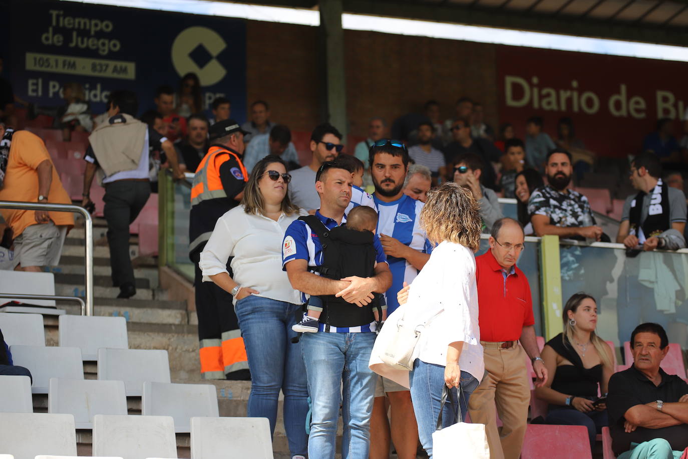 El estadio municipal de El Plantío ha acogido esta tarde el partido de liga entre el Burgos CF y el Deportivo Alavés B 