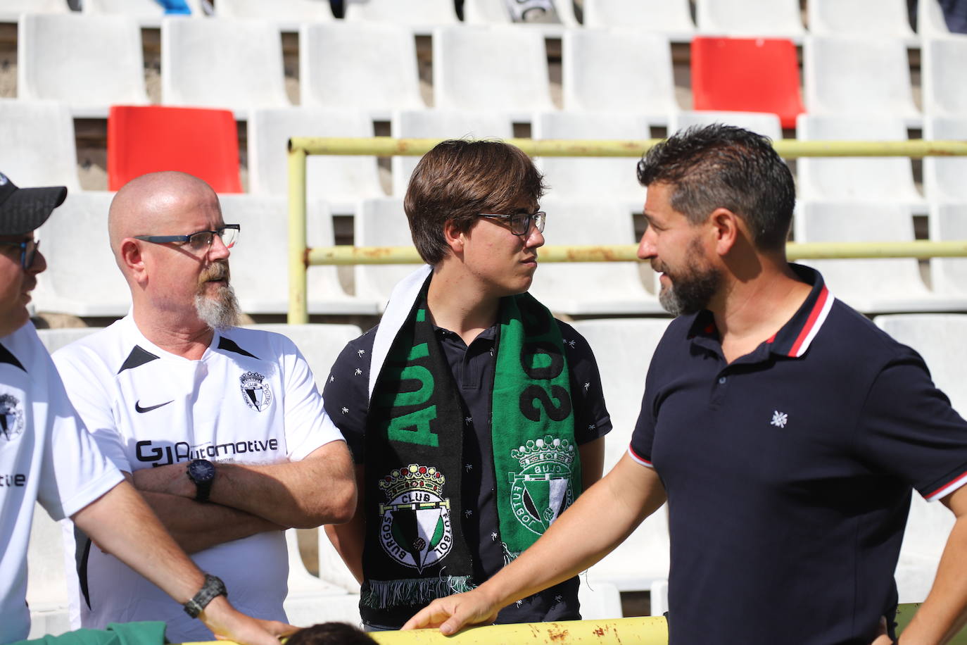 El estadio municipal de El Plantío ha acogido esta tarde el partido de liga entre el Burgos CF y el Deportivo Alavés B 