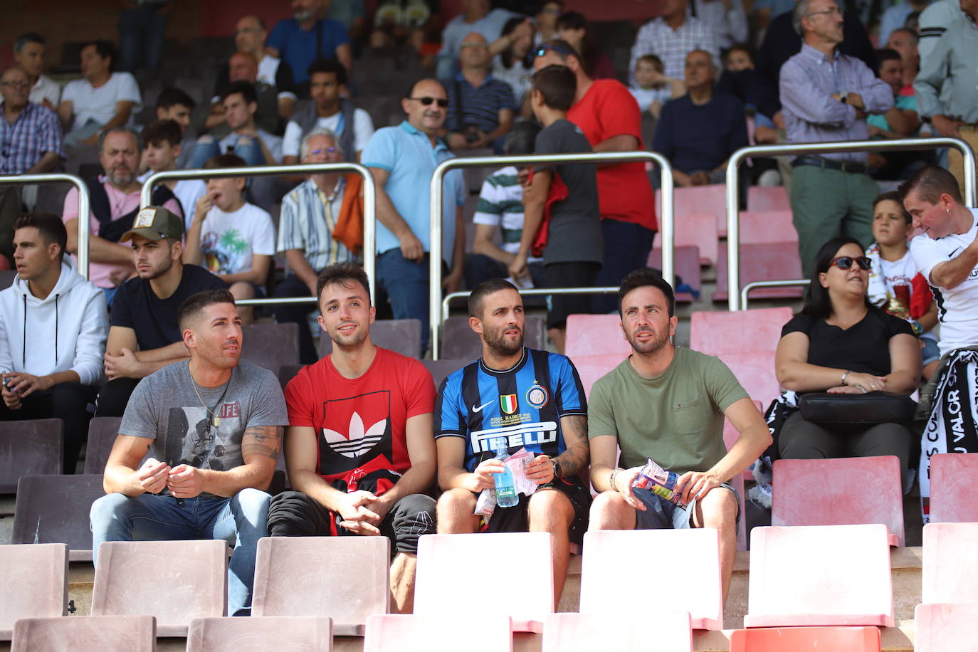 El estadio municipal de El Plantío ha acogido esta tarde el partido de liga entre el Burgos CF y el Deportivo Alavés B 