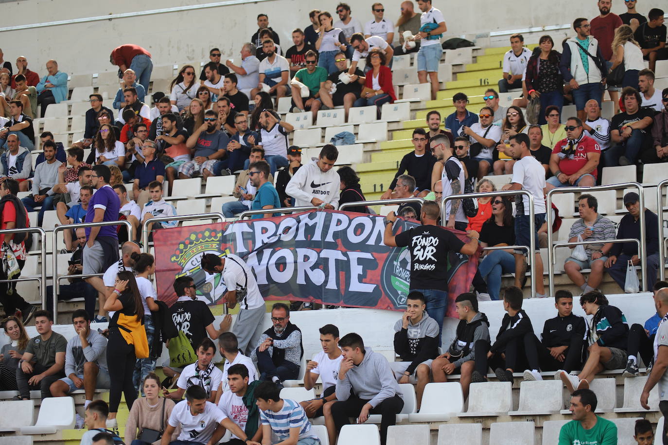 El estadio municipal de El Plantío ha acogido esta tarde el partido de liga entre el Burgos CF y el Deportivo Alavés B 