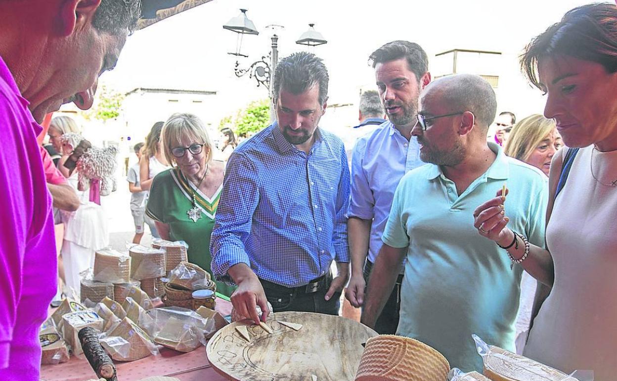 Luis Tudanca en el I Festival del Queso de Fuentesaúco (Zamora).