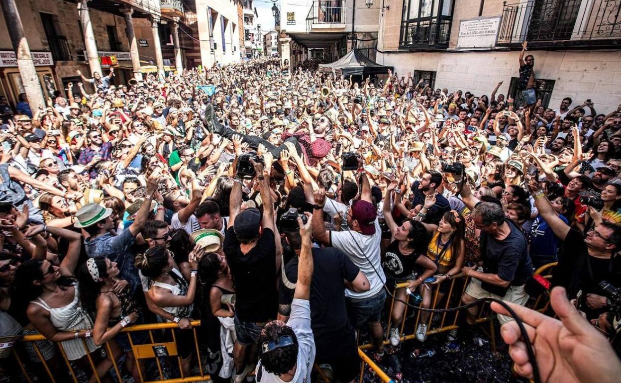 Plaza del Trigo durante uno de los conciertos en el casco urbano de Aranda. 