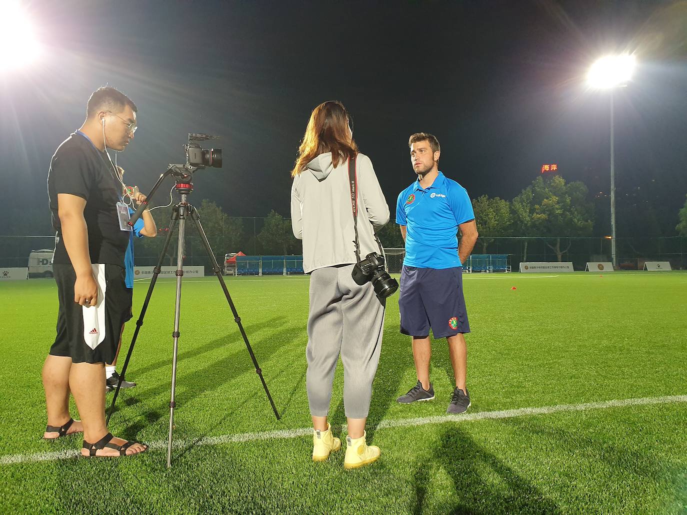 El joven burgalés, Javier Martínez, ha viajado a China para desarrollar un proyecto de la Liga de Fútbol Profesional