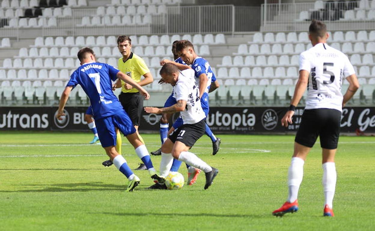 El Burgos CF no pudo pasar del empate ante el Alavés B. 