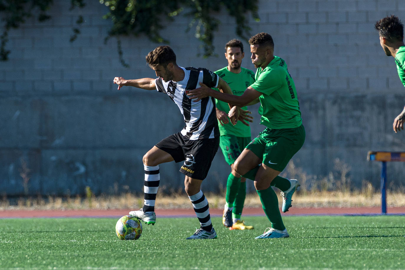 Pizzorno volvió a ser titular. 