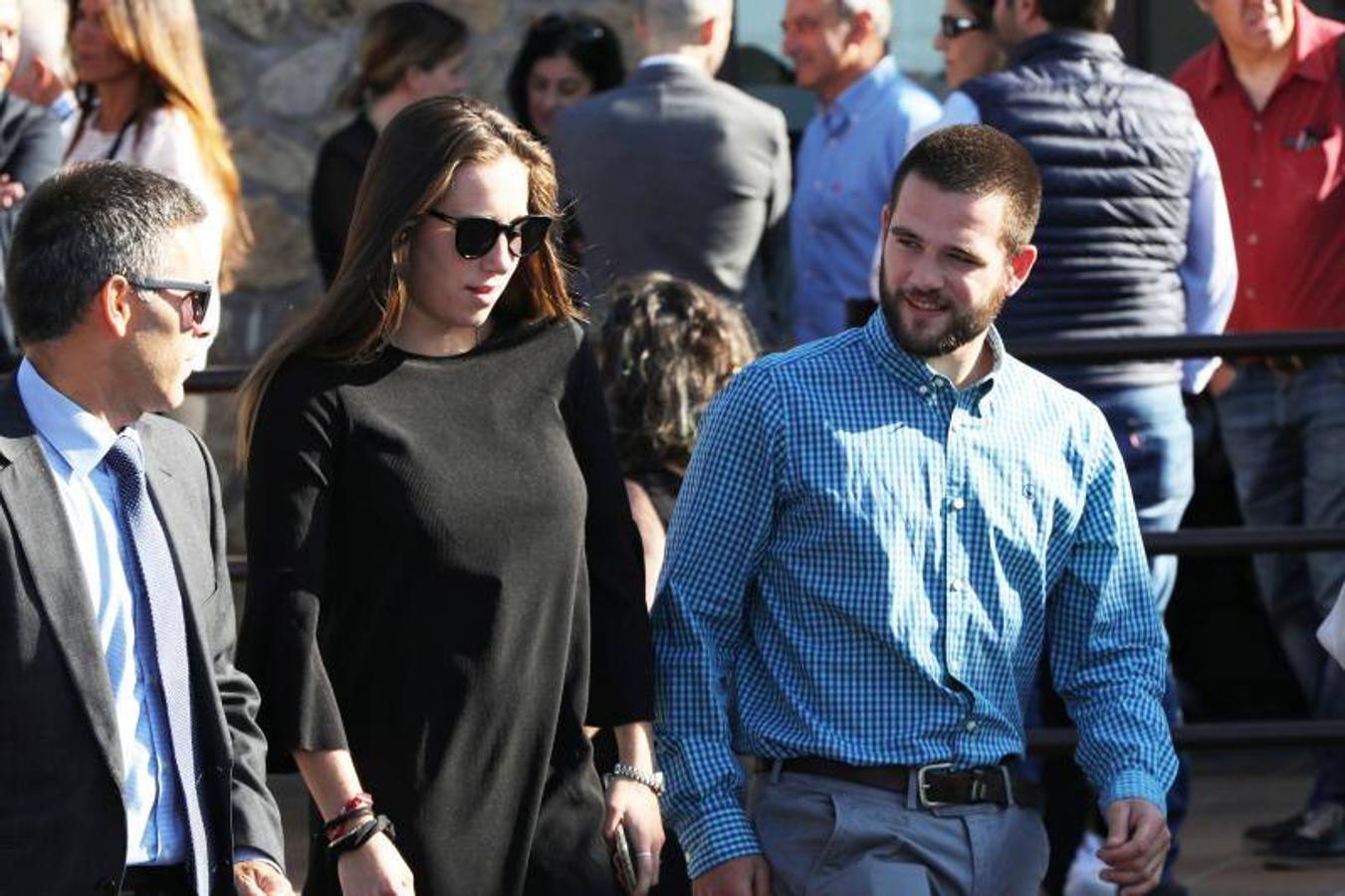 Los hijos de Blanca Fernández Ochoa, Olivia y David. . 