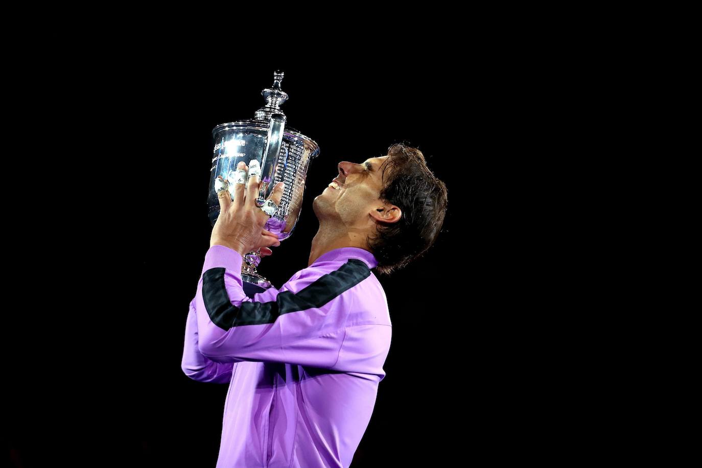 Rafa Nadal celebra su cuarto título del Abierto de Estdos Unidos, que supone su 19ª Grand Slam.