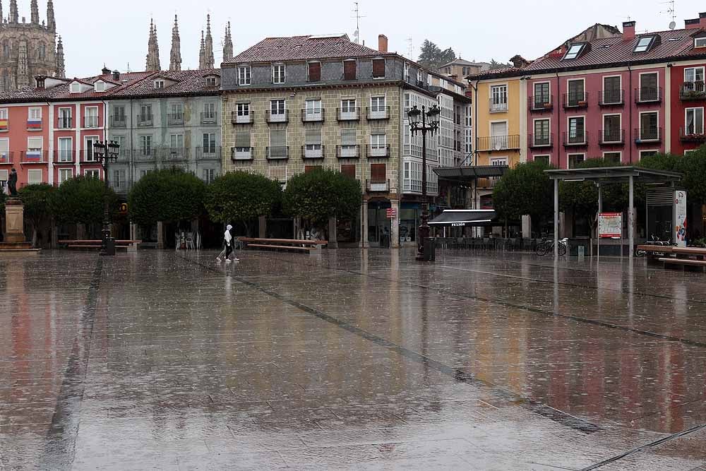 DANA ha traído a Burgos lluvias, y fuertes vientos en la provincia, en una jornada todavía de verano pero que se asemeja en exceso al otoño