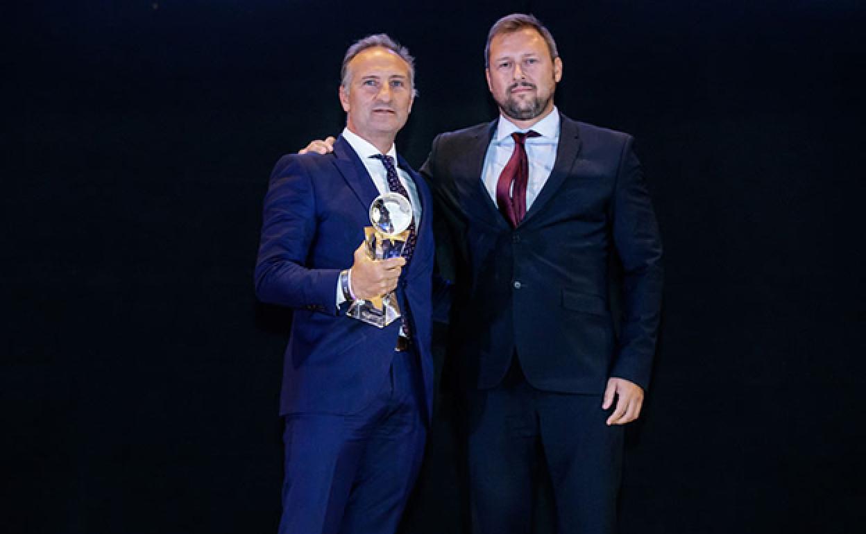 Emilio Lozano recibe el premio en la Gala del Fitness celebrada en el Palacio de Congresos de Madrid. 