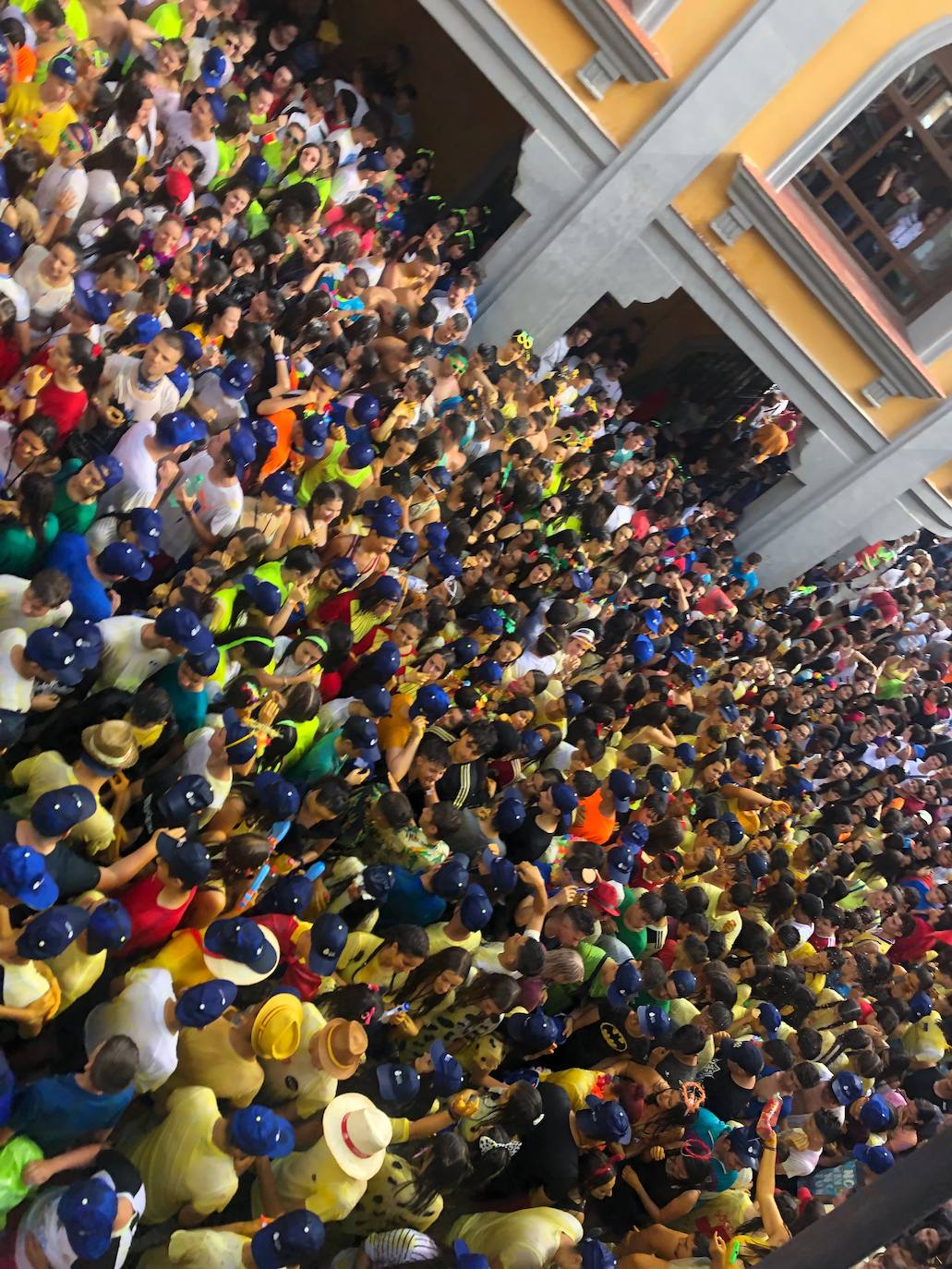 El acto del cañonazo supone el pistoletazo de salida a las fiestas patronales en honor a la Virgen de las Viñas de Aranda de Duero. Desde hoy y hasta el 22 de septiembre los festejos ofrecen un programa con actividades tradicionales, musicales y festivas. 