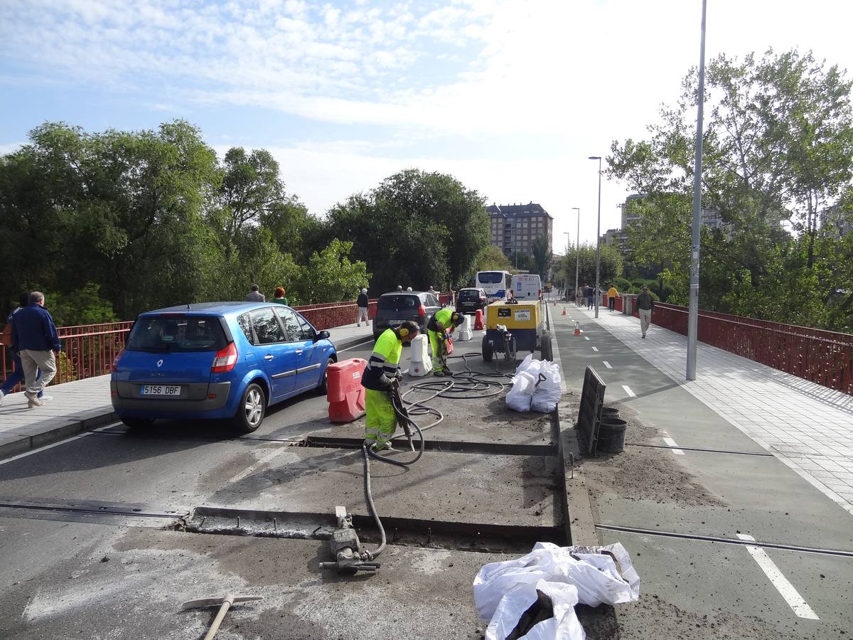 Trabajos de sustitución de las juntas de dilatación de la calzada derecha del puente de Poniente por tercera vez en dos años, desde su inauguración el 5 de mayo de 2017. 