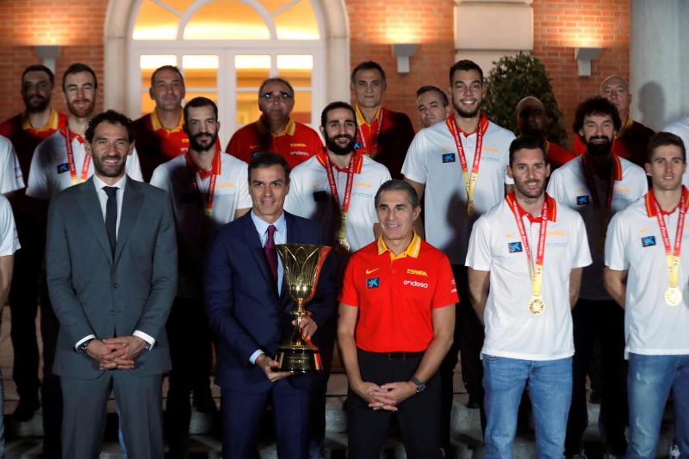 La selección española de baloncesto aterrizó a las 17:45 en Madrid, tras conquistar en Pekín el segundo mundial de su historia