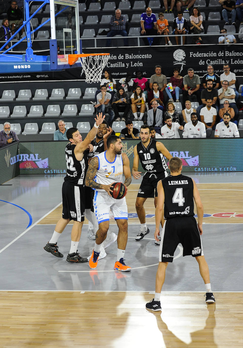 El San Pablo Burgos vence al Carramimbre CBC Valladolid en la final de la Copa Castilla y León