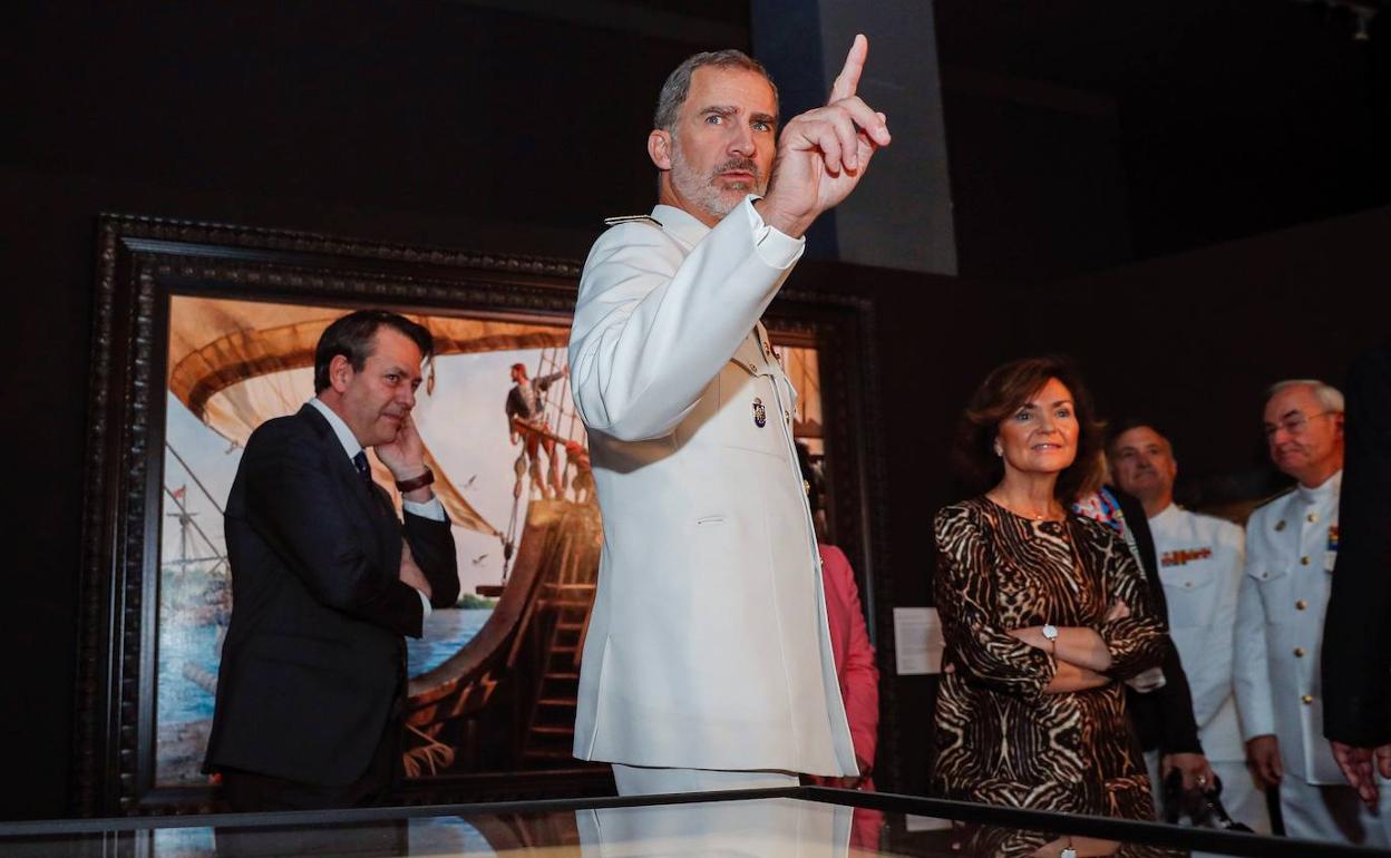 El Rey, durante la inaguración de la exposición 'Fuimos los primeros. Magallanes, Elcano y la vuelta al mundo', en el Museo Naval de Madrid.