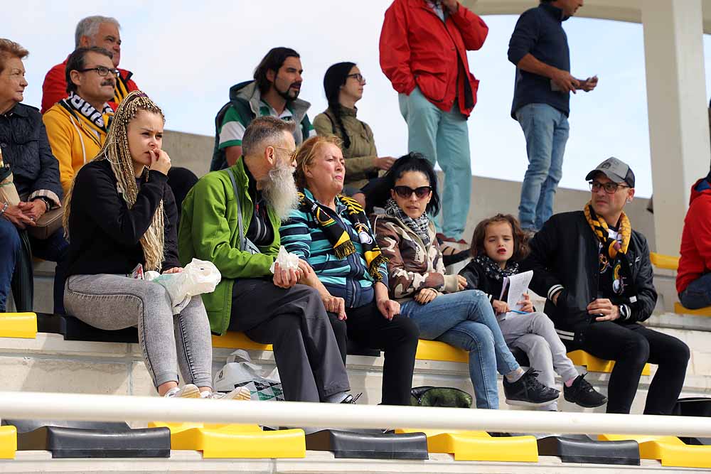 El campo de San Amaro ha vuelto a registrar una buena entrada para ver el partido entre el UBU Colina Clinic y el Independiente de Santander.