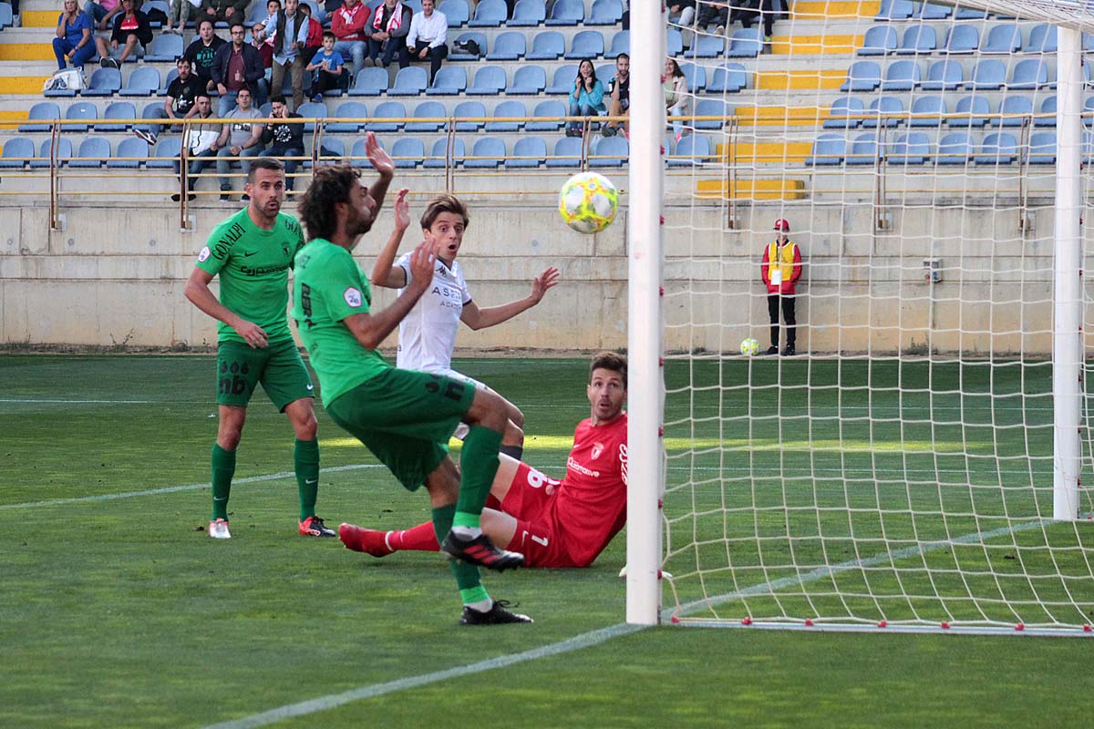 Fotos: La Cultural hurga en la herida del Burgos CF