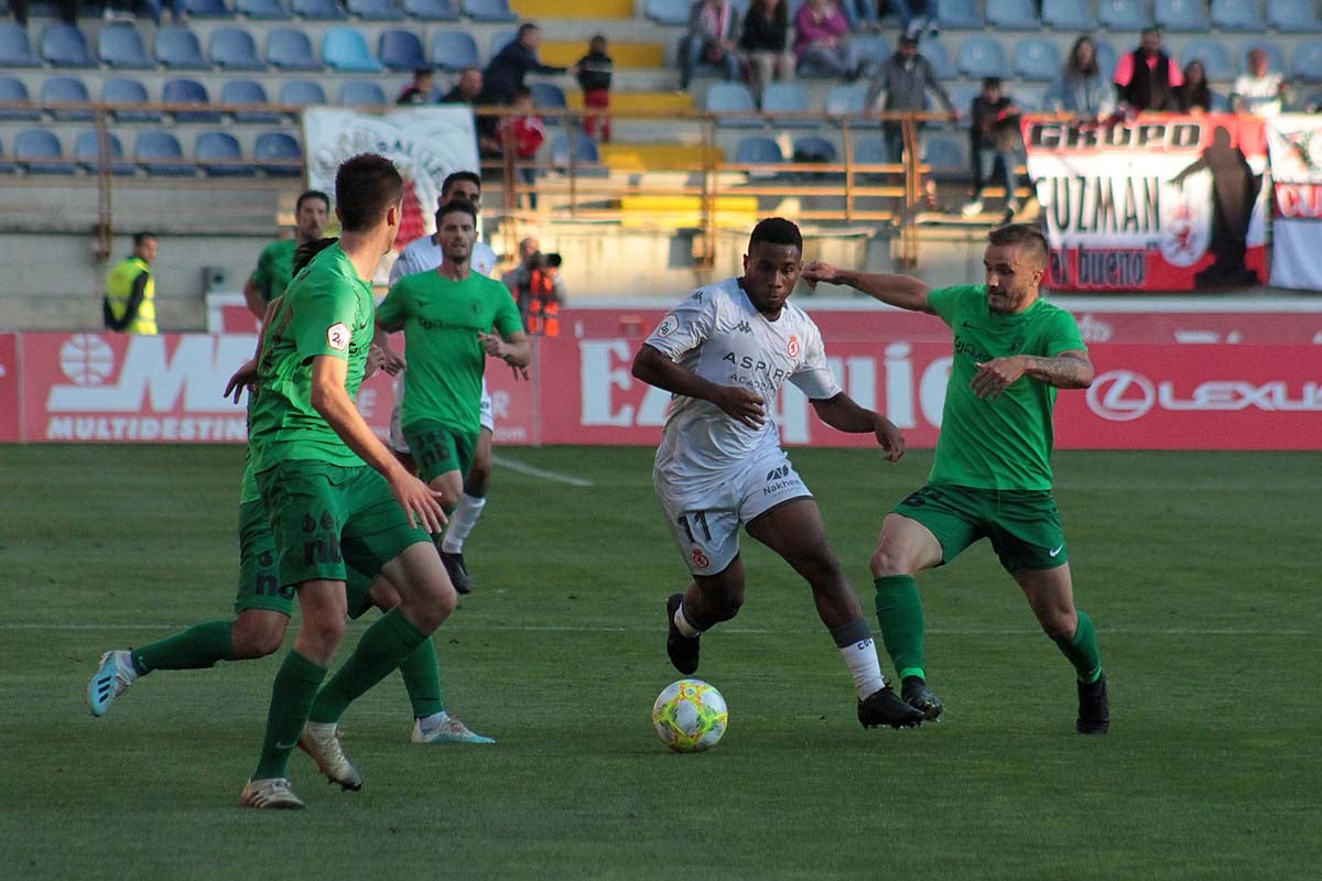 Fotos: La Cultural hurga en la herida del Burgos CF