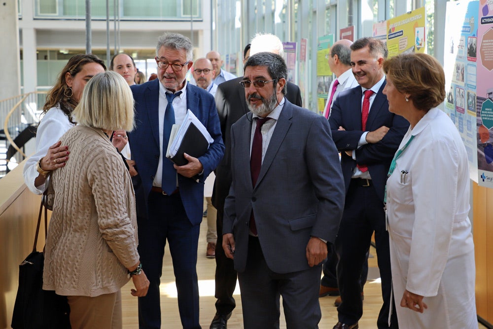 El nuevo gerente del Hospital Universitario de Burgos se ha reunido con profesionales del centro sanitario tras su reciente nombramiento