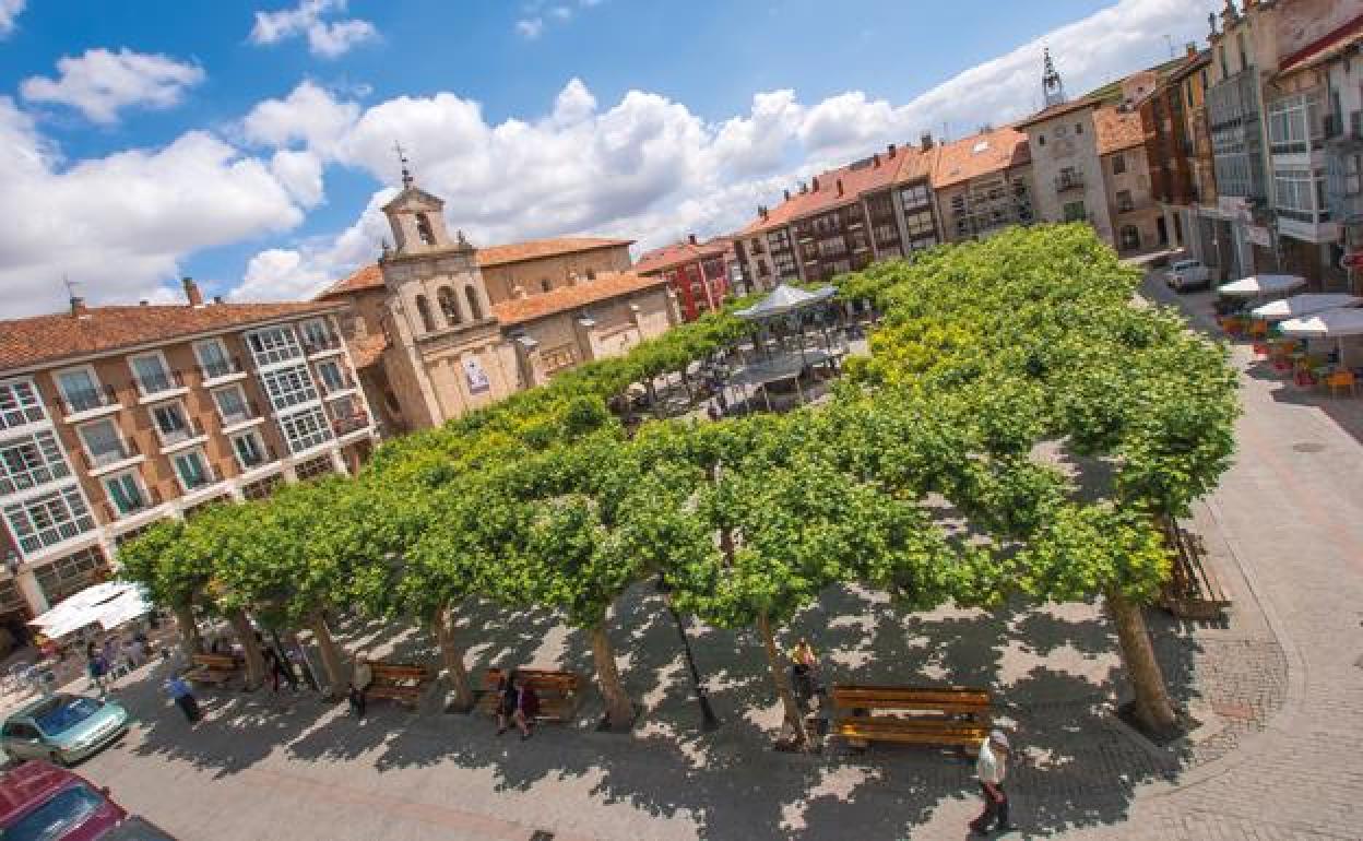 Vista de la Plaza Mayor de Briviesca que acogerá el Día de la Provincia.