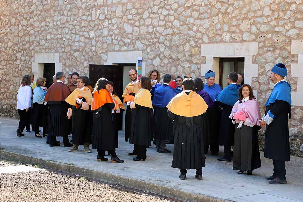 La Universidad de Burgos ha abierto esta mañana el curso 2019-2020 con un acto en el que el rector de la institución académica, Manuel Pérez Mateos, ha apostado por reforzar la enseñanza del castellano y por crear estudios en Aranda de Duero y Miranda de Ebro