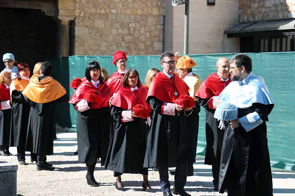 La Universidad de Burgos ha abierto esta mañana el curso 2019-2020 con un acto en el que el rector de la institución académica, Manuel Pérez Mateos, ha apostado por reforzar la enseñanza del castellano y por crear estudios en Aranda de Duero y Miranda de Ebro