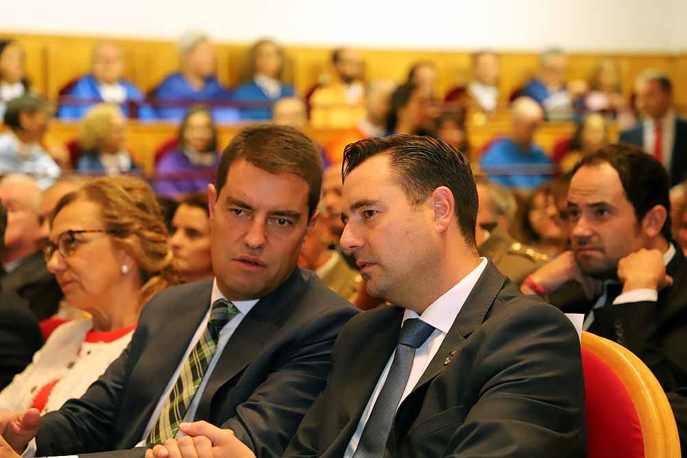 La Universidad de Burgos ha abierto esta mañana el curso 2019-2020 con un acto en el que el rector de la institución académica, Manuel Pérez Mateos, ha apostado por reforzar la enseñanza del castellano y por crear estudios en Aranda de Duero y Miranda de Ebro